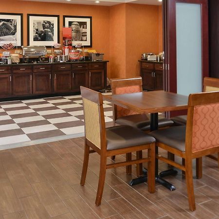 Hampton Inn Ottumwa Екстериор снимка
