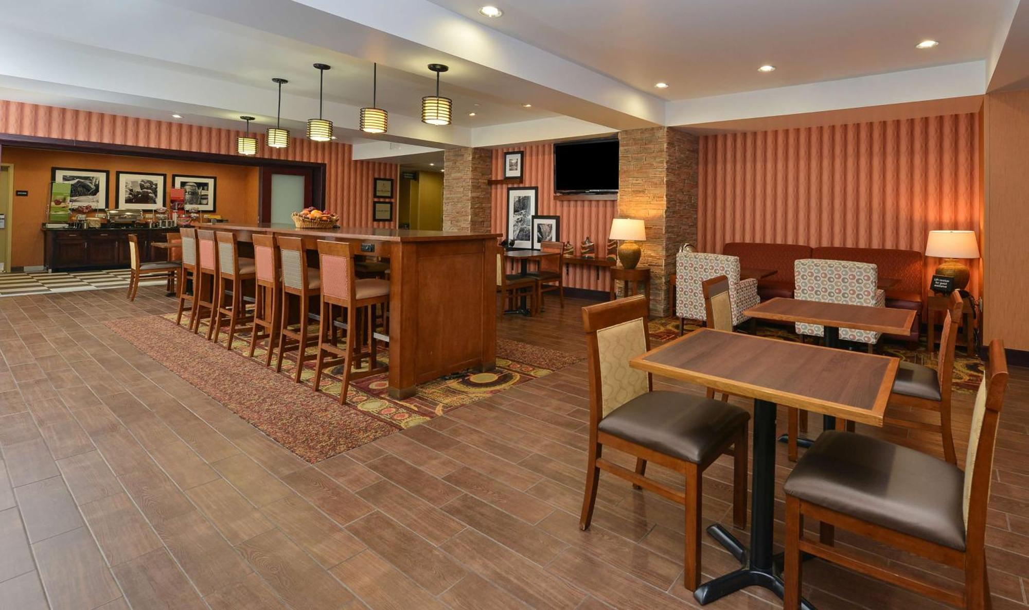 Hampton Inn Ottumwa Екстериор снимка