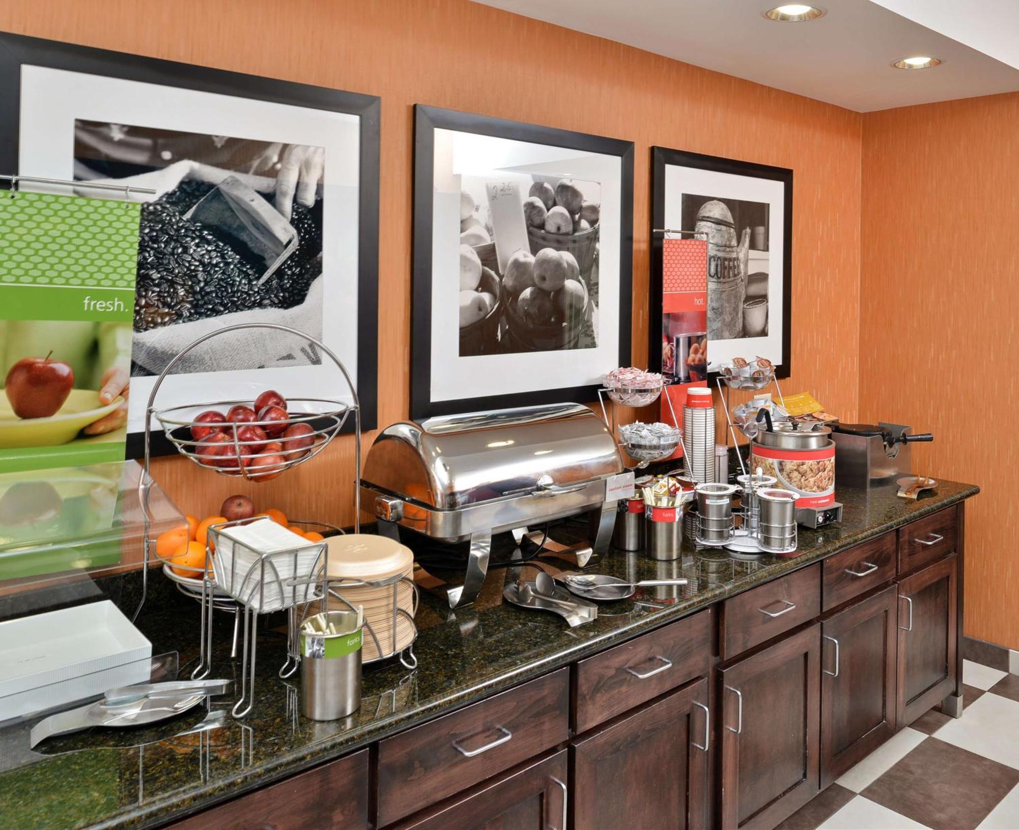 Hampton Inn Ottumwa Екстериор снимка