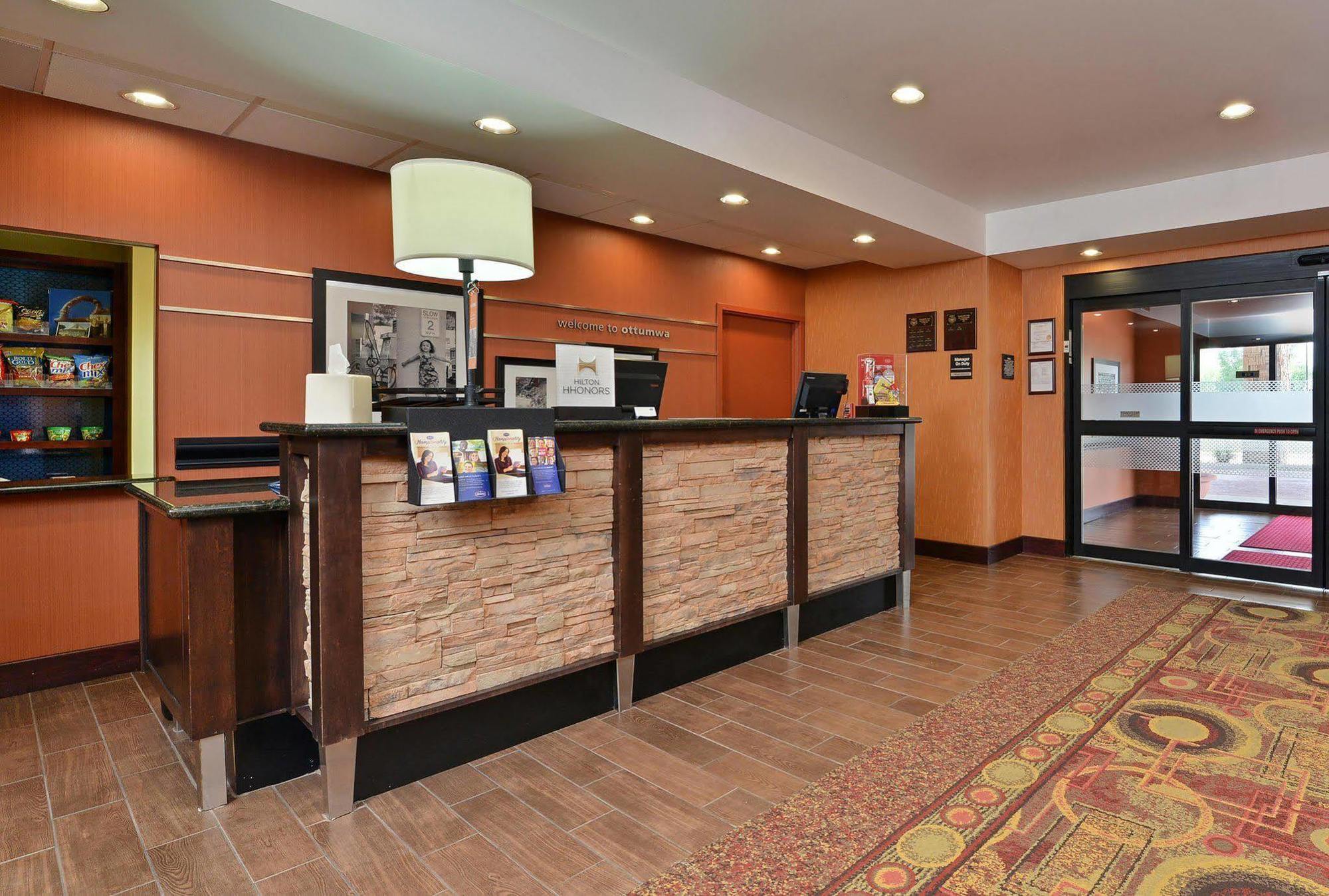 Hampton Inn Ottumwa Екстериор снимка